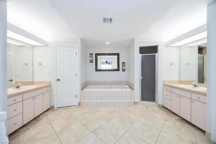 27010  Flossmoor  DR, Bonita Springs, FL 34135
