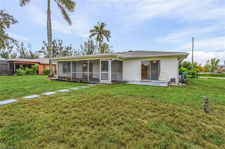 901 SW 15th PL, CAPE CORAL FL 33991