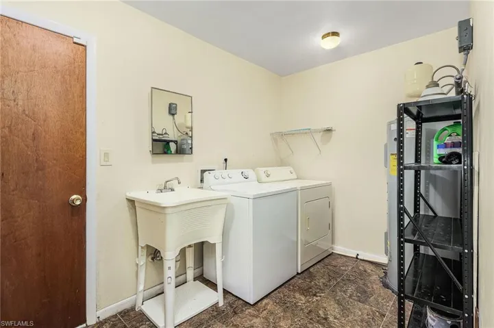 901 SW 15th PL, CAPE CORAL FL 33991