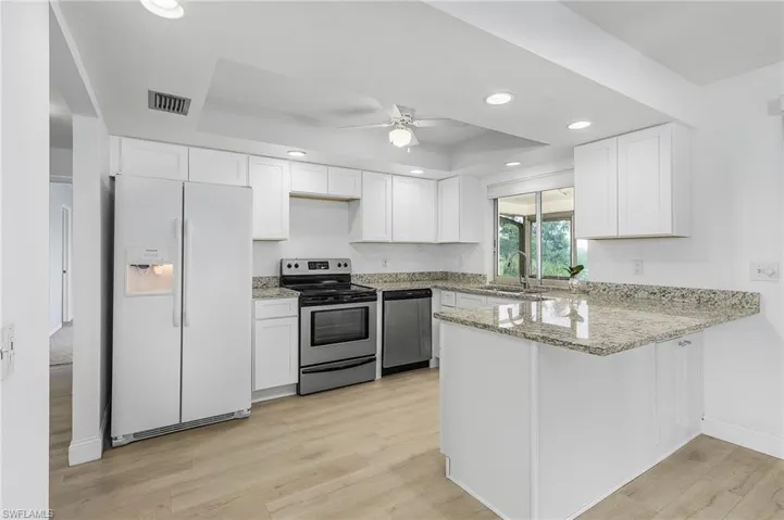 901 SW 15th PL, CAPE CORAL FL 33991
