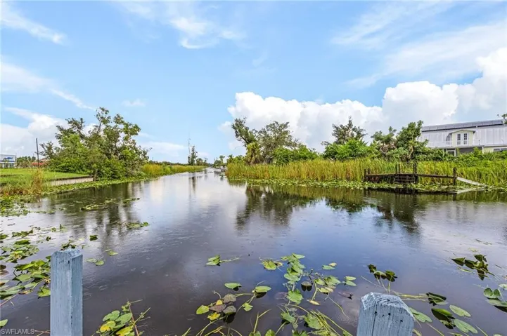 901 SW 15th PL, CAPE CORAL FL 33991
