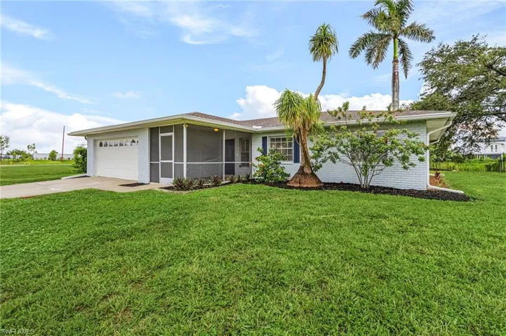 901 SW 15th PL, CAPE CORAL FL 33991