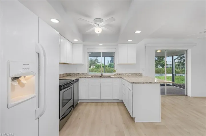 901 SW 15th PL, CAPE CORAL FL 33991