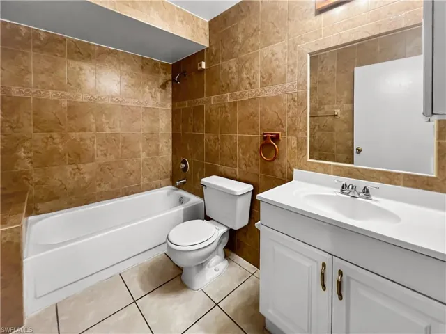 2704  Owen  AVE, Lehigh Acres, FL 33973