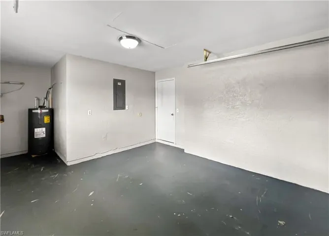 2704  Owen  AVE, Lehigh Acres, FL 33973