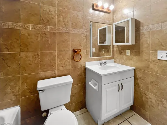 2704  Owen  AVE, Lehigh Acres, FL 33973