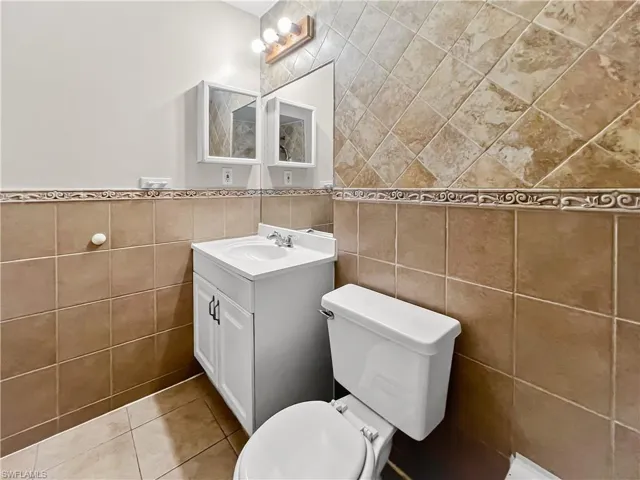 2704  Owen  AVE, Lehigh Acres, FL 33973