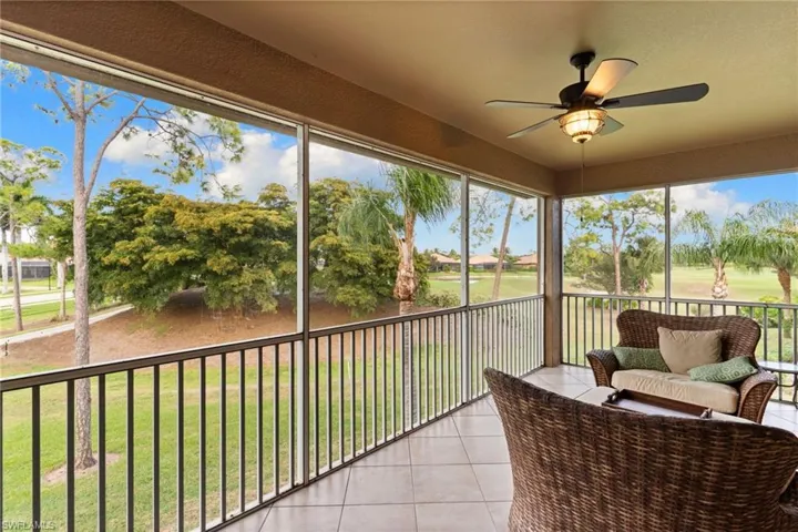 Sunroom / solarium with ceiling fan