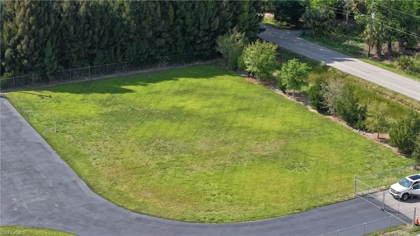 395 E. Lincoln Ave., LaBelle. FL 33935