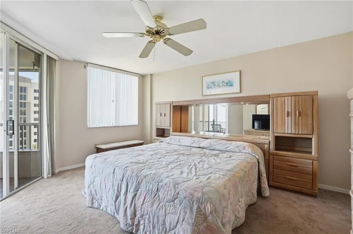 11118  Gulf Shore  DR, Naples, FL 34108