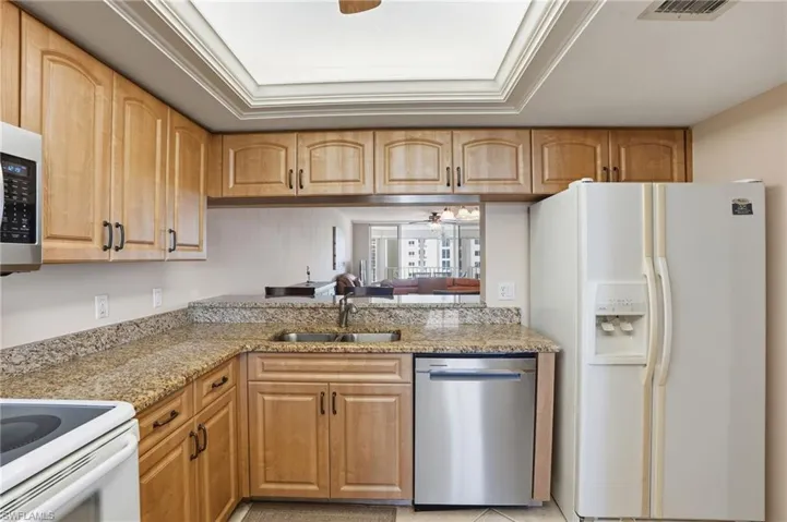 11118  Gulf Shore  DR, Naples, FL 34108
