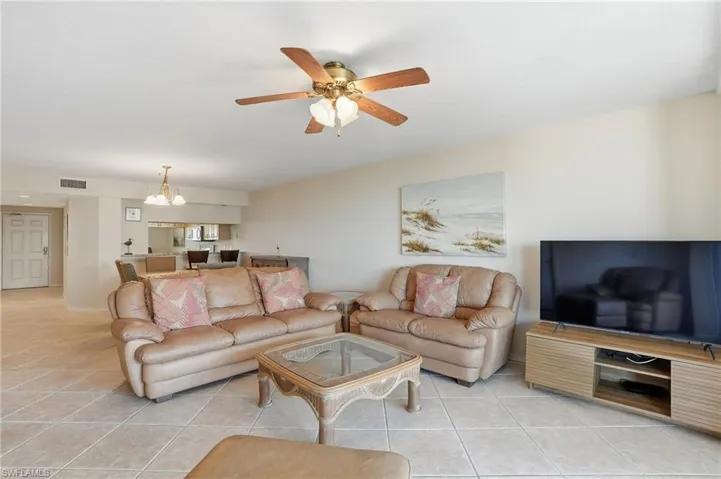 11118  Gulf Shore  DR, Naples, FL 34108