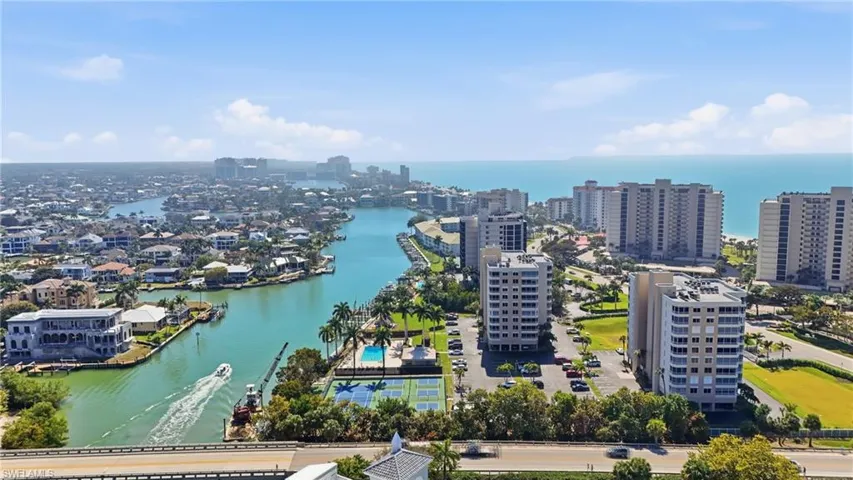 11118  Gulf Shore  DR, Naples, FL 34108