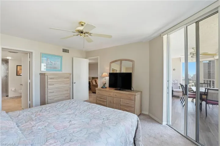11118  Gulf Shore  DR, Naples, FL 34108