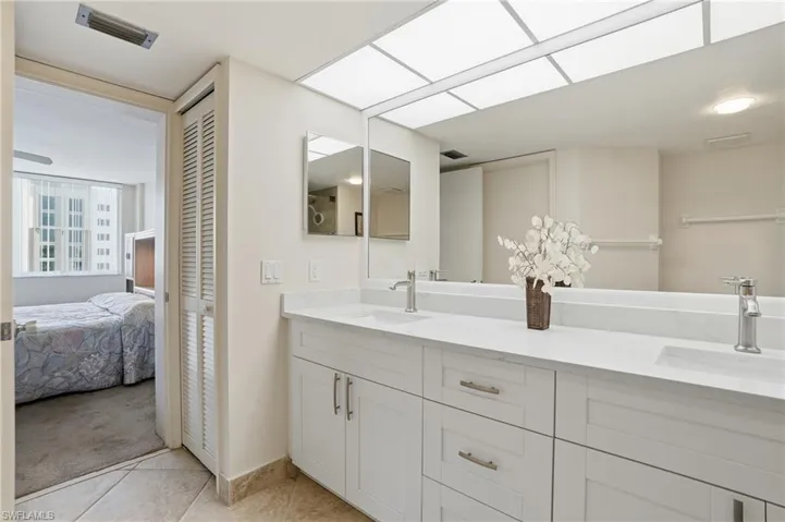 11118  Gulf Shore  DR, Naples, FL 34108