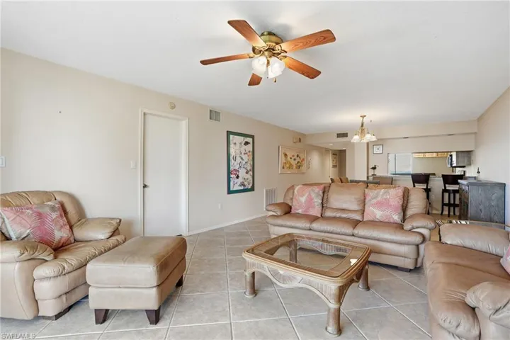 11118  Gulf Shore  DR, Naples, FL 34108