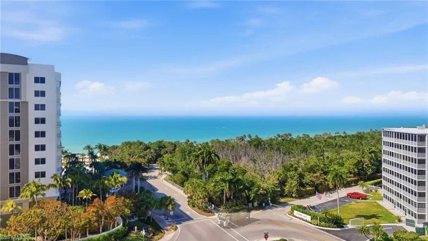 11118  Gulf Shore  DR, Naples, FL 34108
