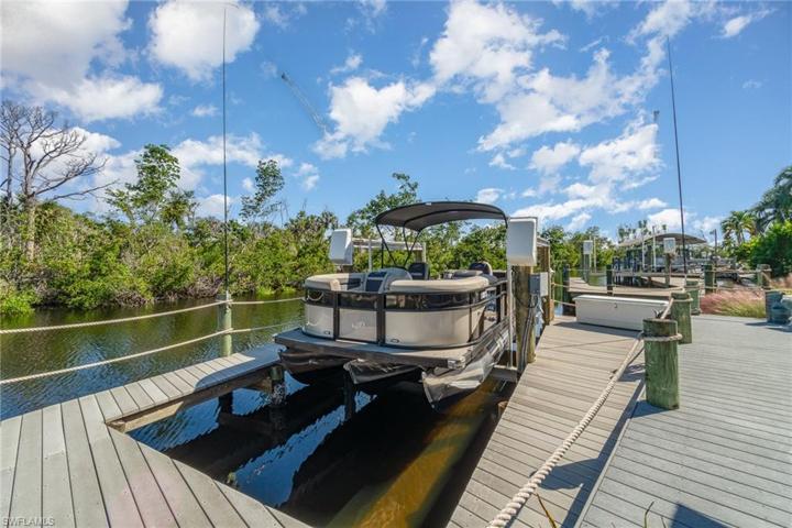 Wrap around dock, 10k lift