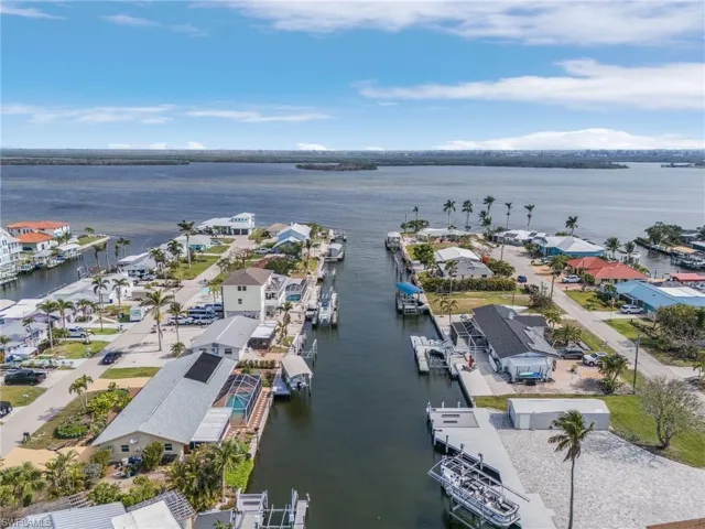 2859 Cheryl St, Matlacha, Florida 33993