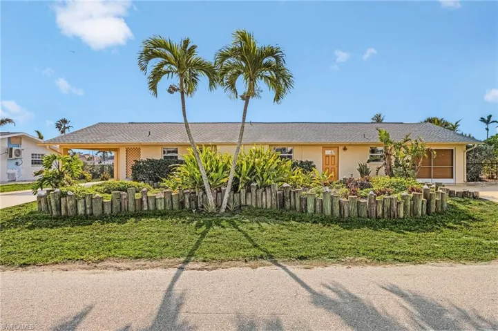 2859 Cheryl St, Matlacha, Florida 33993