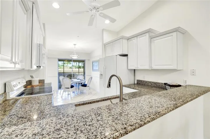 Kitchen with Breakfast Bar