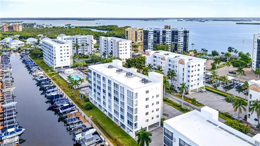 4361 Bay Beach Ln 424, Fort Myers Beach, Florida 33931