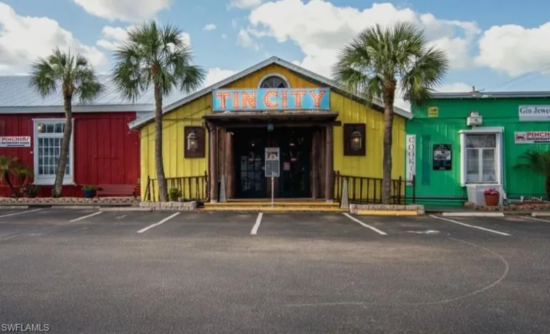 1686 Blue Point Ave B7, Naples, Florida 34102