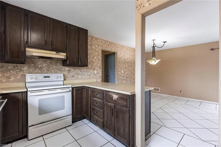 5449  27th SW AVE, Naples, FL 34116