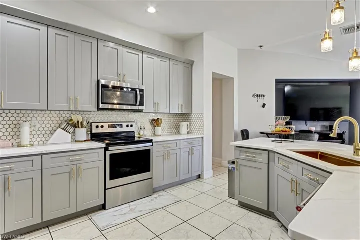 18330 Beauty Berry Ct, Lehigh Acres, Florida 33972