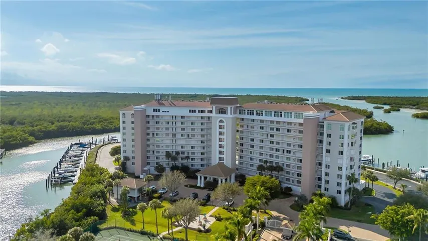 13105  Vanderbilt  DR, Naples, FL 34110