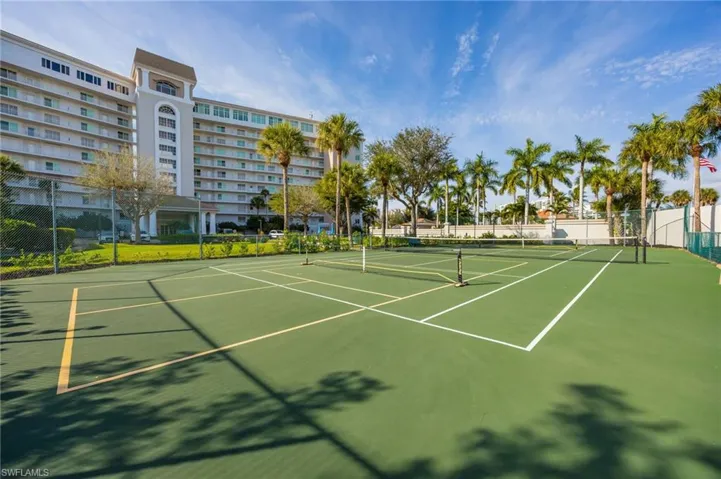 13105  Vanderbilt  DR, Naples, FL 34110