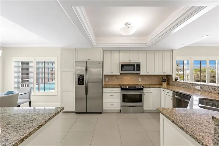 13105  Vanderbilt  DR, Naples, FL 34110