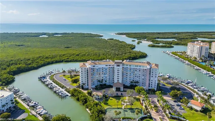 13105  Vanderbilt  DR, Naples, FL 34110