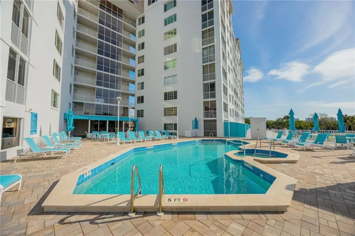 13105  Vanderbilt  DR, Naples, FL 34110