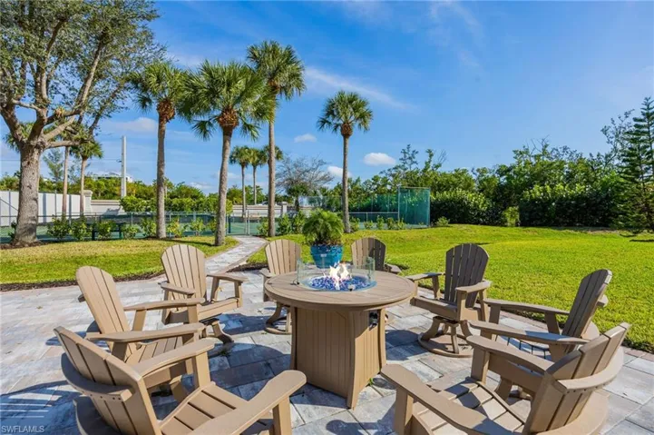13105  Vanderbilt  DR, Naples, FL 34110