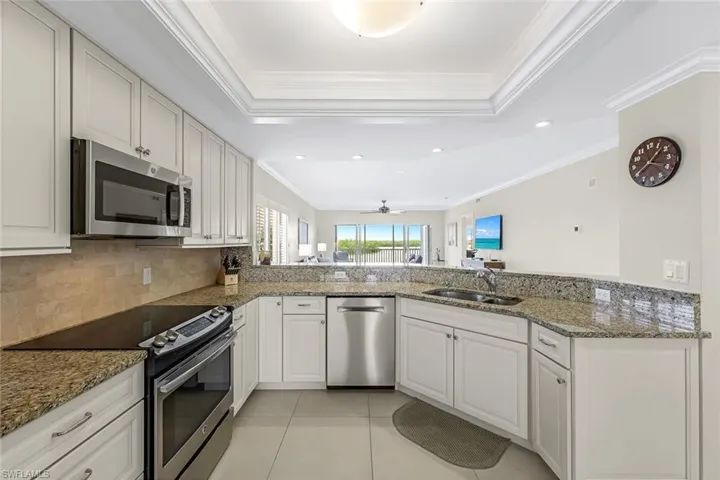 13105  Vanderbilt  DR, Naples, FL 34110