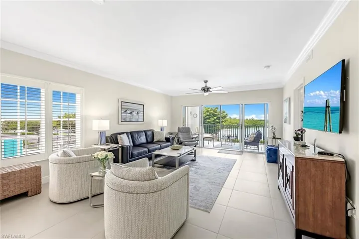 13105  Vanderbilt  DR, Naples, FL 34110