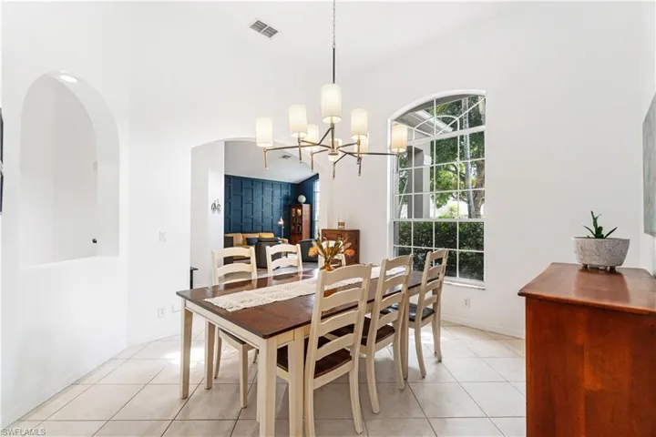 Formal dining area- could also be converted to another den/office!