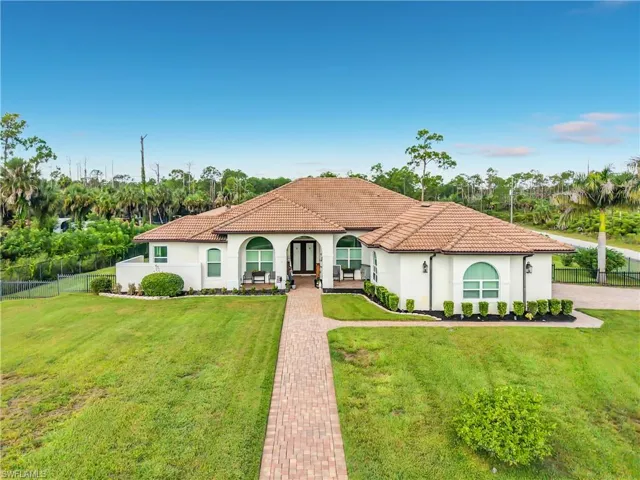 90 22nd Ave Nw, Naples, Florida 34120