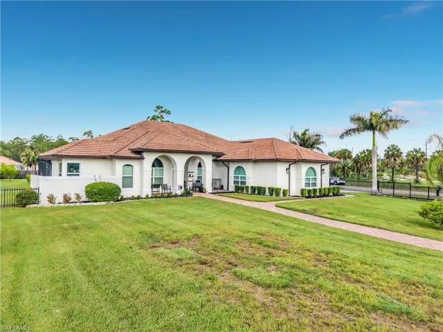 90 22nd Ave Nw, Naples, Florida 34120