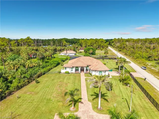 90 22nd Ave Nw, Naples, Florida 34120