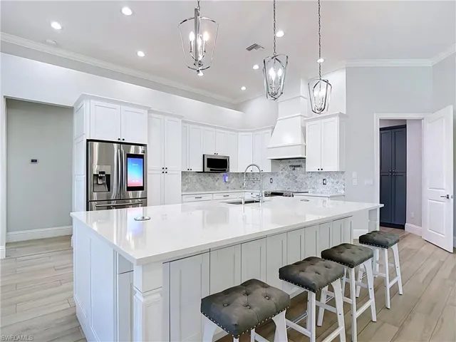 90 22nd Ave Nw, Naples, Florida 34120