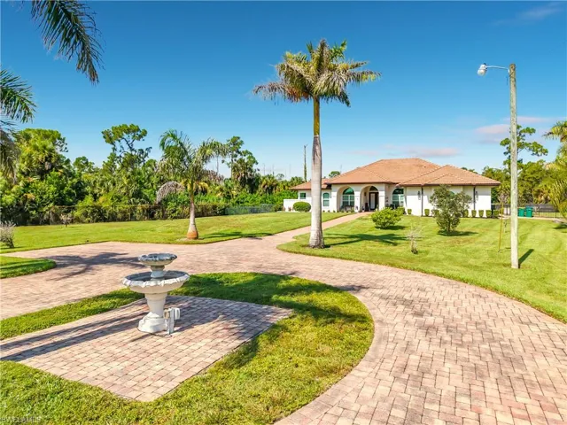 90 22nd Ave Nw, Naples, Florida 34120