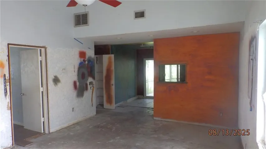 Unfurnished room featuring baseboards and a ceiling fan