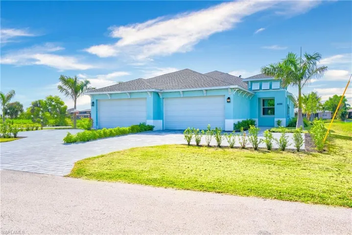 View of front of home Villa