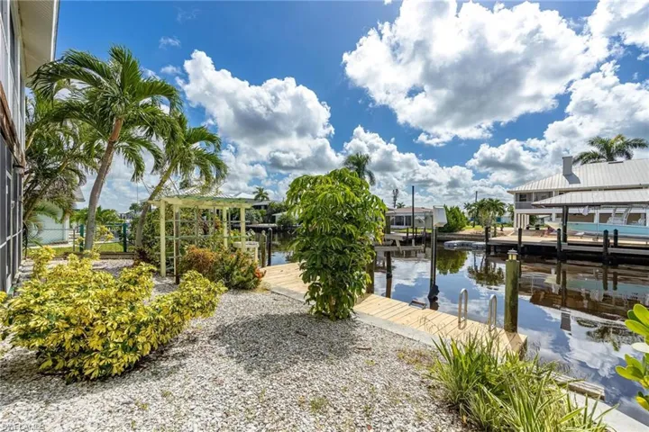 2761  Geary  ST, Matlacha, FL 33993