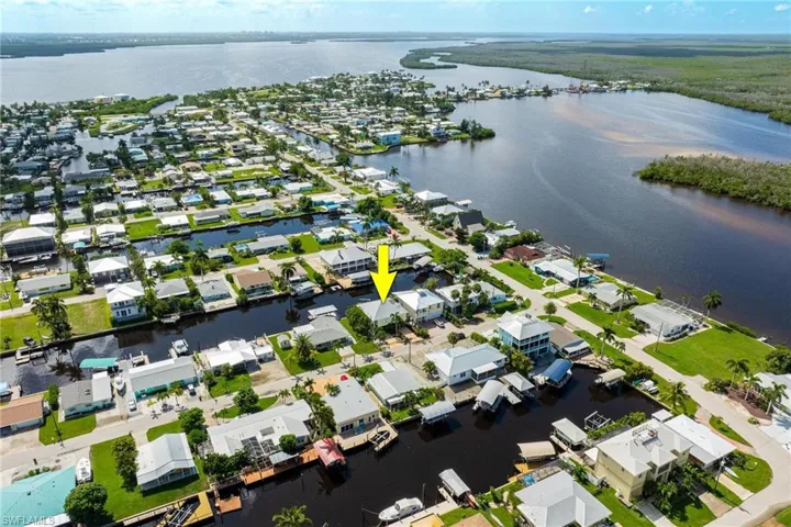 2761  Geary  ST, Matlacha, FL 33993