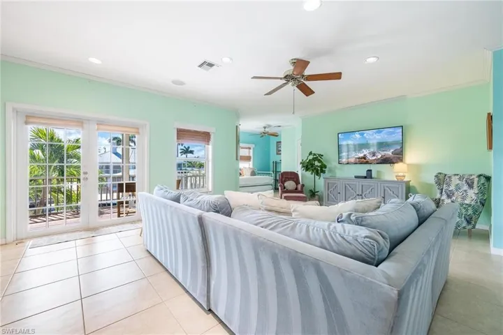 2761  Geary  ST, Matlacha, FL 33993