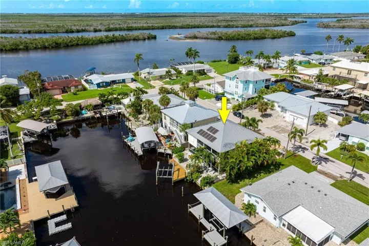2761  Geary  ST, Matlacha, FL 33993