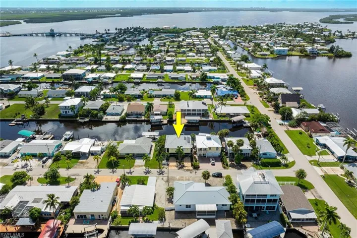 2761  Geary  ST, Matlacha, FL 33993